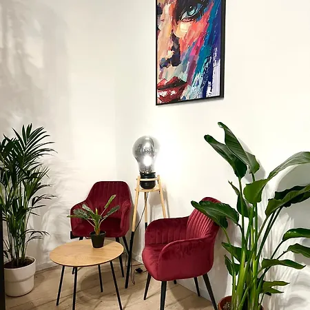 Apartment Stylish Superior ,2 Bedrooms, 3 Ac, Metro 2 Min, Prime Location Budapest, Guest Favorite