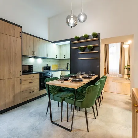Heart Of Premium Apartment, Center 아파트